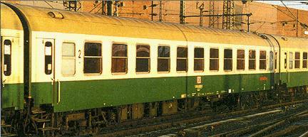 Passenger couchette car 2nd class type &quot;Halberstadt&quot; N<br /><a href='images/pictures/Sachsenmodelle/74540.jpg' target='_blank'>Full size image</a>